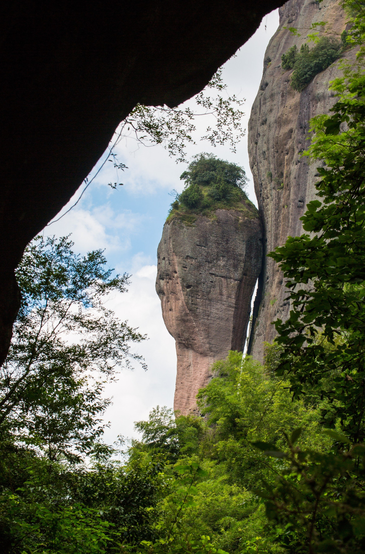 宁都翠微峰筼筜谷,曾兴宗在此隐居讲学,朱熹为它题诗