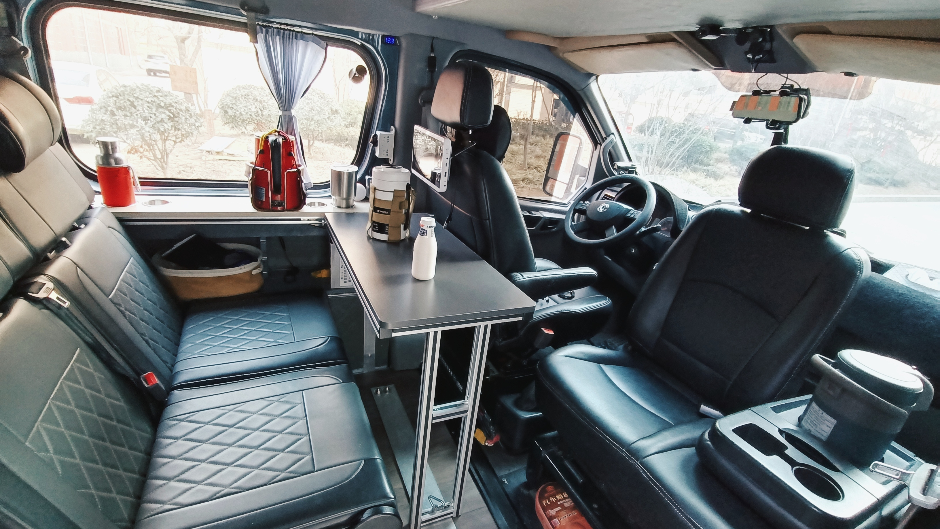 选择简单材料,采用简易方式,改装简约床车