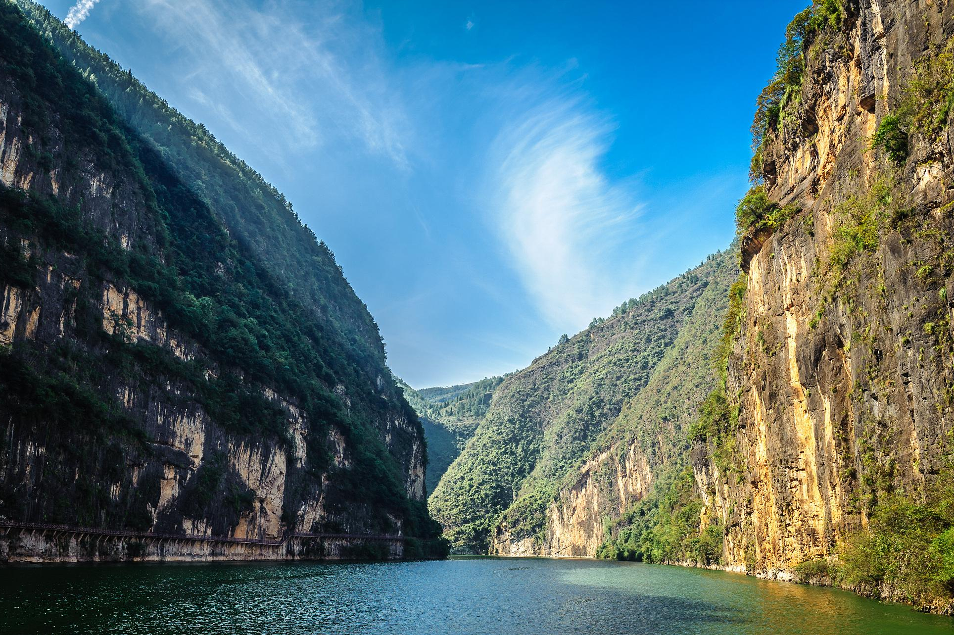 中国湖北三大绝色美景一览!英姿飒爽,气势磅礴