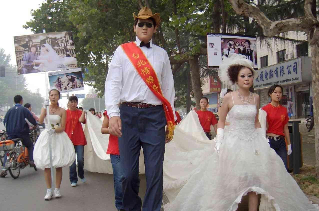 回顾亚洲巨人张欢身高238米被姚明视为接班人如今怎样