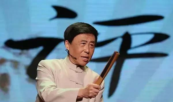 81岁田连元坐轮椅出行,身体瘦弱状态差,儿子车祸去世受打击