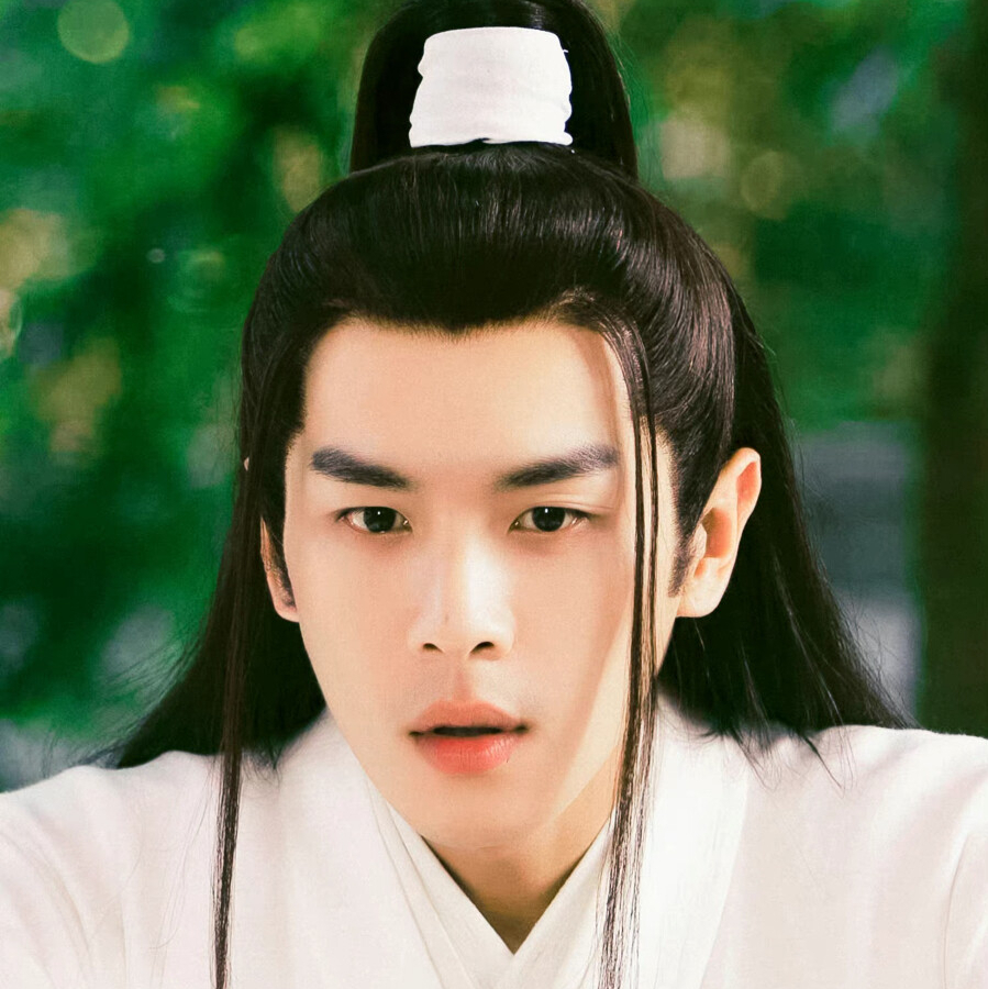 《素衣千金》本以为是一场政治婚姻,新婚之夜,他的王妃原形毕露