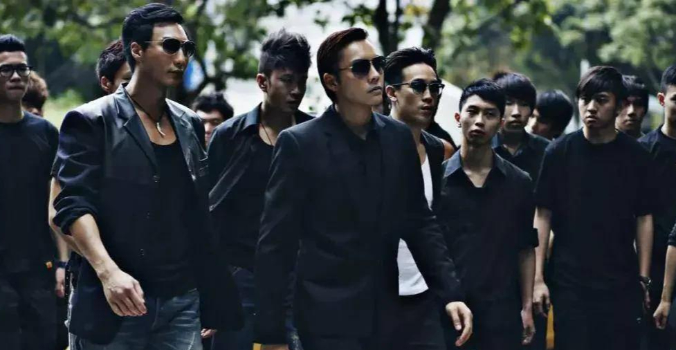 纪实:"香港膝王"陈志明敢跟老大向华强翻脸,疯狂过后就是代价