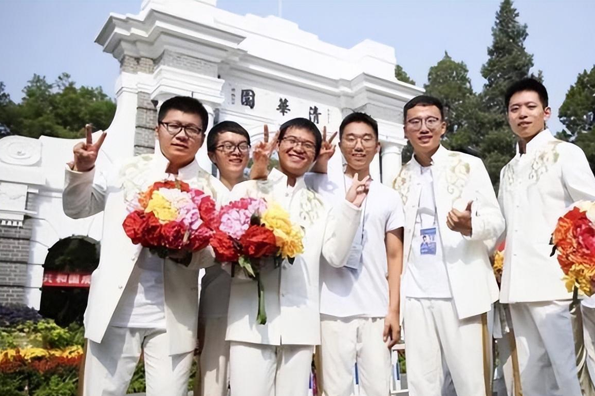 这是一个不用参加高考就可以直接去北大学习的好机会,但是李泰伯主动