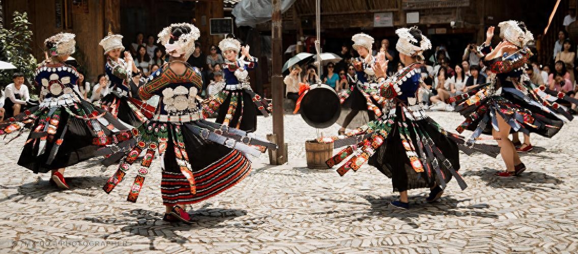 苗族舞蹈造型经典动作图片