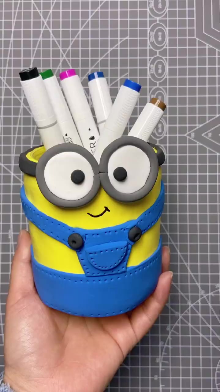 超轻粘土笔筒,小黄人笔筒,废品利用diy-度小视