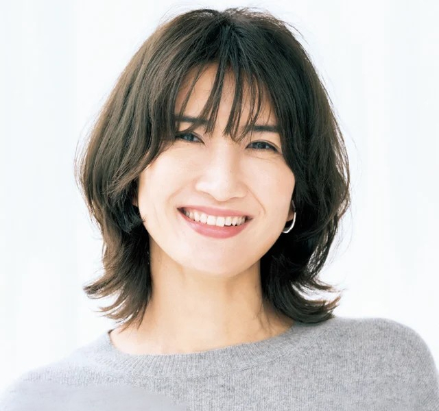 50岁左右的女人,做什么发型好看?这4个减龄发型,非常实用