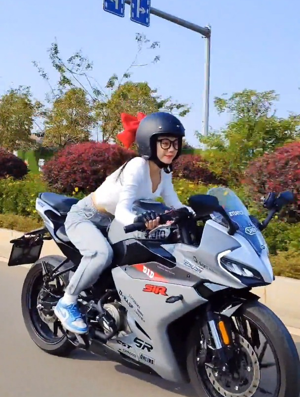 男孩子玩机车很多单身,小姐姐开摩托还是单身,为什么?-度小视