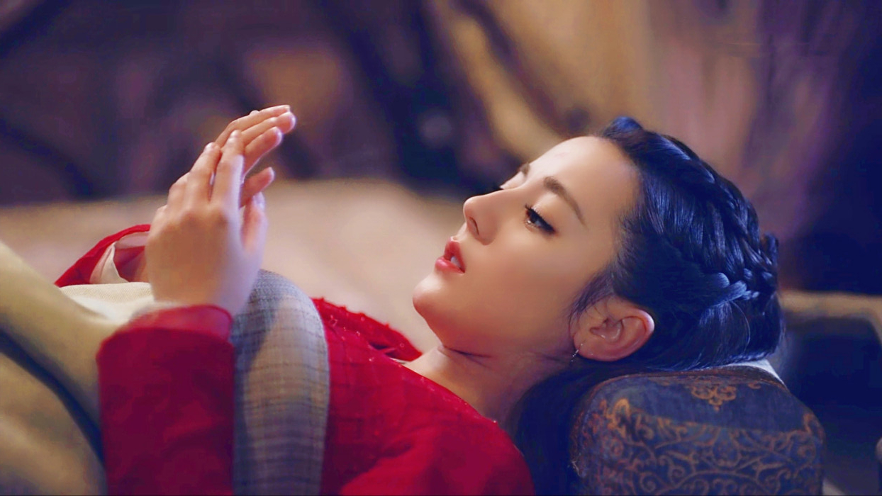 《王的女人谁敢动》他将她禁锢温热的气息洒落:小东西,还逃不逃