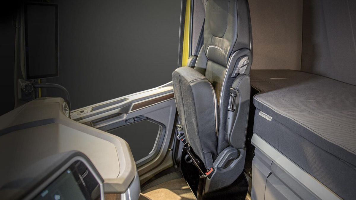 达夫xg pk国产旗舰,差距不小,进口卡车有什么亮点?