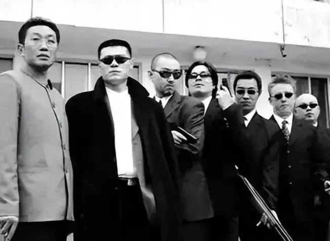 纪实:通辽市"最牛黑老大"易连峰的罪恶人生之路!