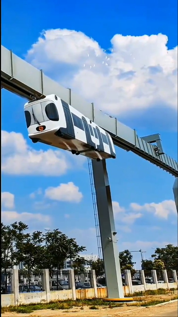 航拍风景欣赏:成都中唐空铁,世界上首条新能源空中