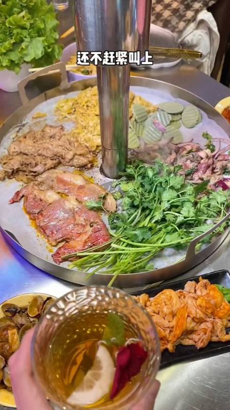来东北一定要吃一顿地锅烤肉