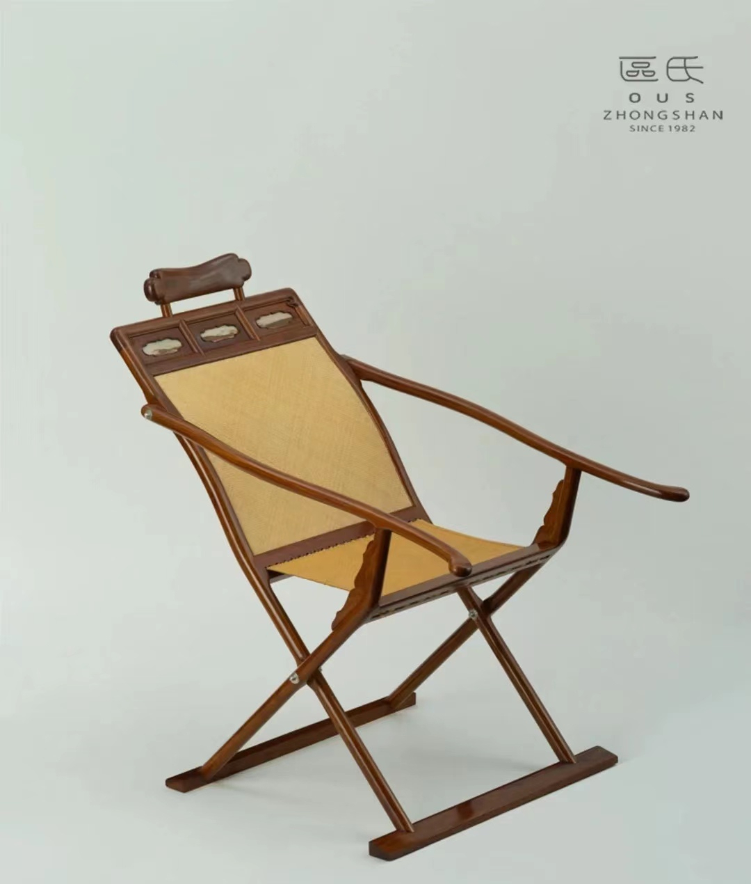 区氏家具:明代黄花梨躺椅一臻品呈现