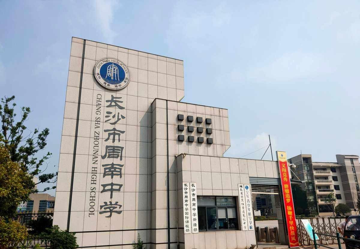 上刻:化独渐统马英九先生踏上上海的土地后,急不可耐地直奔南京中山陵