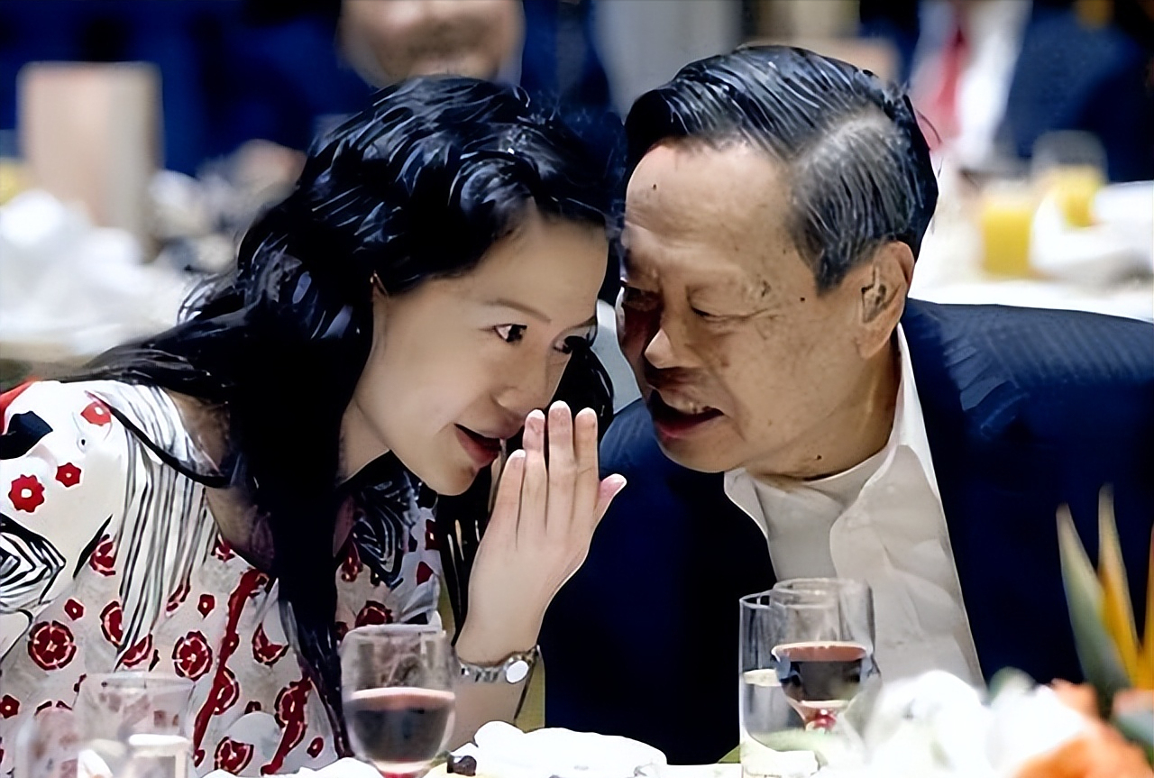 回顾杨振宁的一番言论导致翁帆被指认为日本间谍真相如何