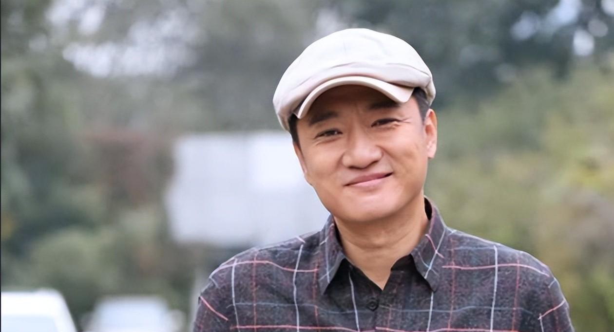 韩青的妻子是他的小师妹,一次同门聚会俩人相遇,其