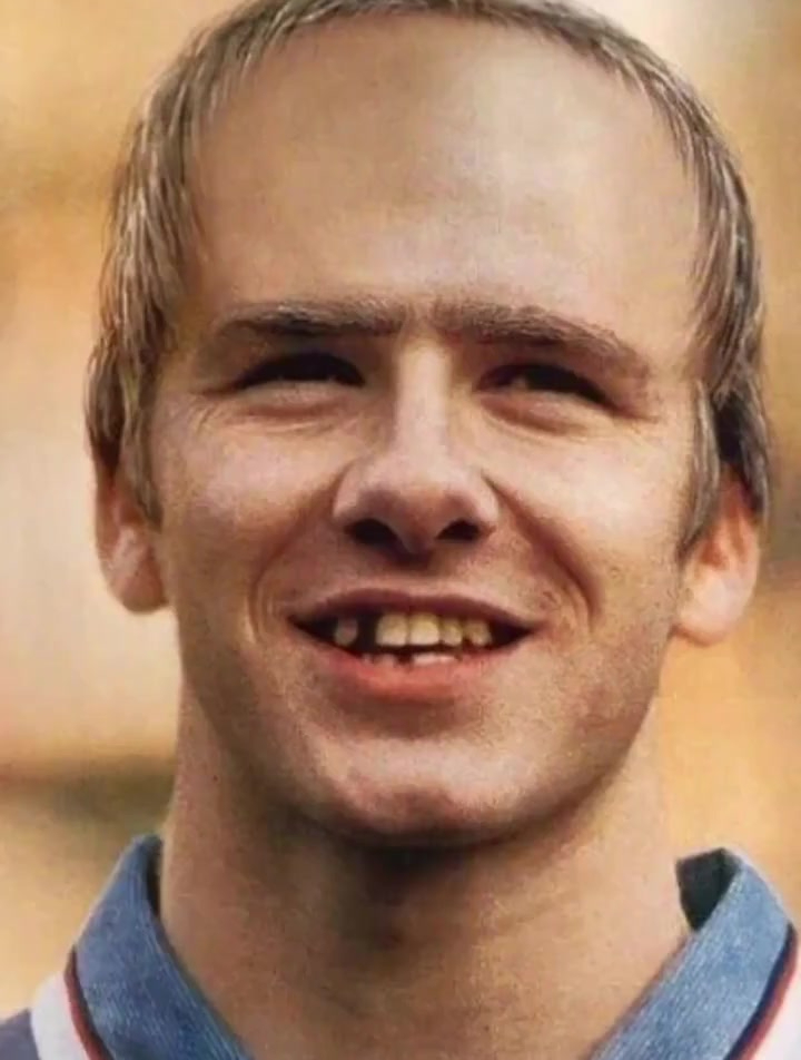 1998年,贝克汉姆颜值巅峰时,英国媒体预测2020年小贝长这样