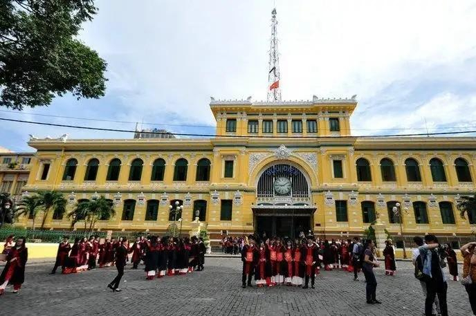 说是国家博物馆,实际上就是一个殖民地时期的法国总督府改建