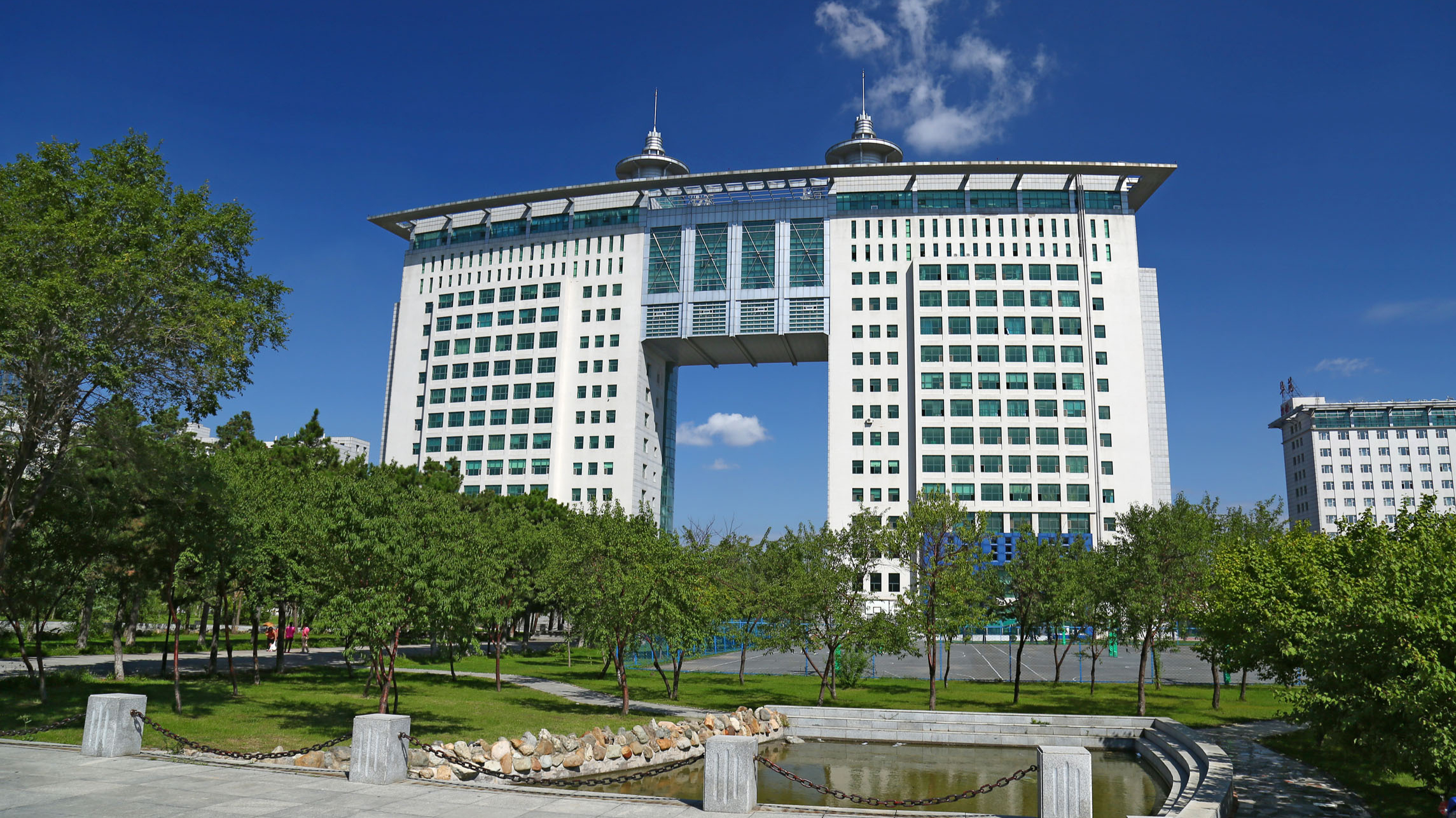 长春理工大学什么档次?是211吗?