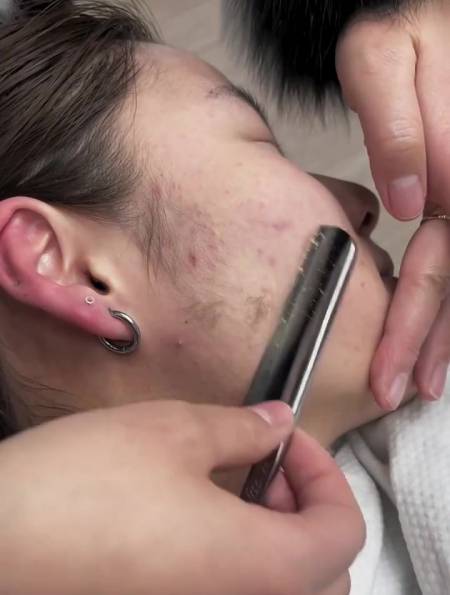 理发店护肤,温柔刮脸术,十分舒适!-度小视