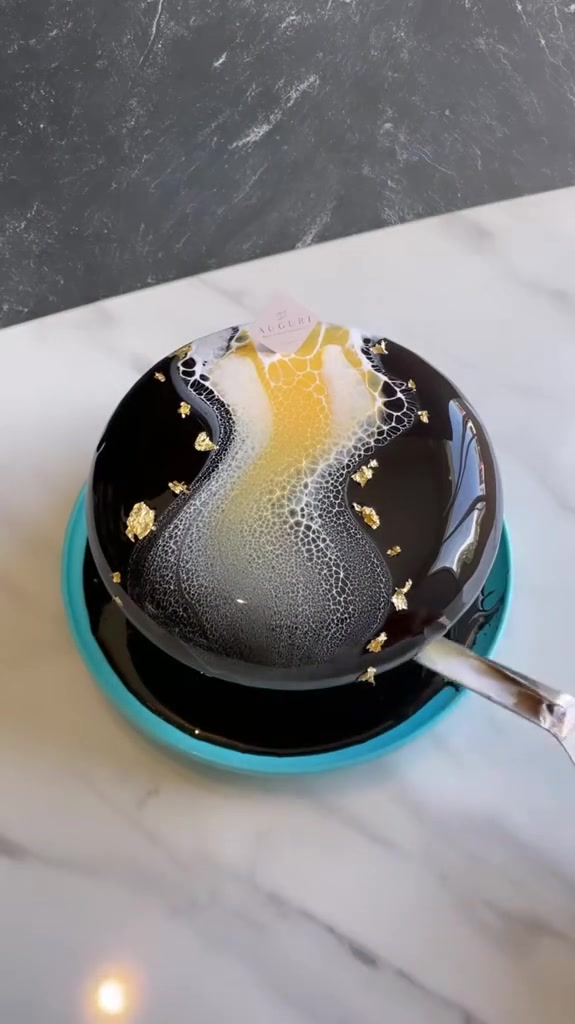 这么简单的淋面星空蛋糕为什么这么贵?看了这个视频我明白了