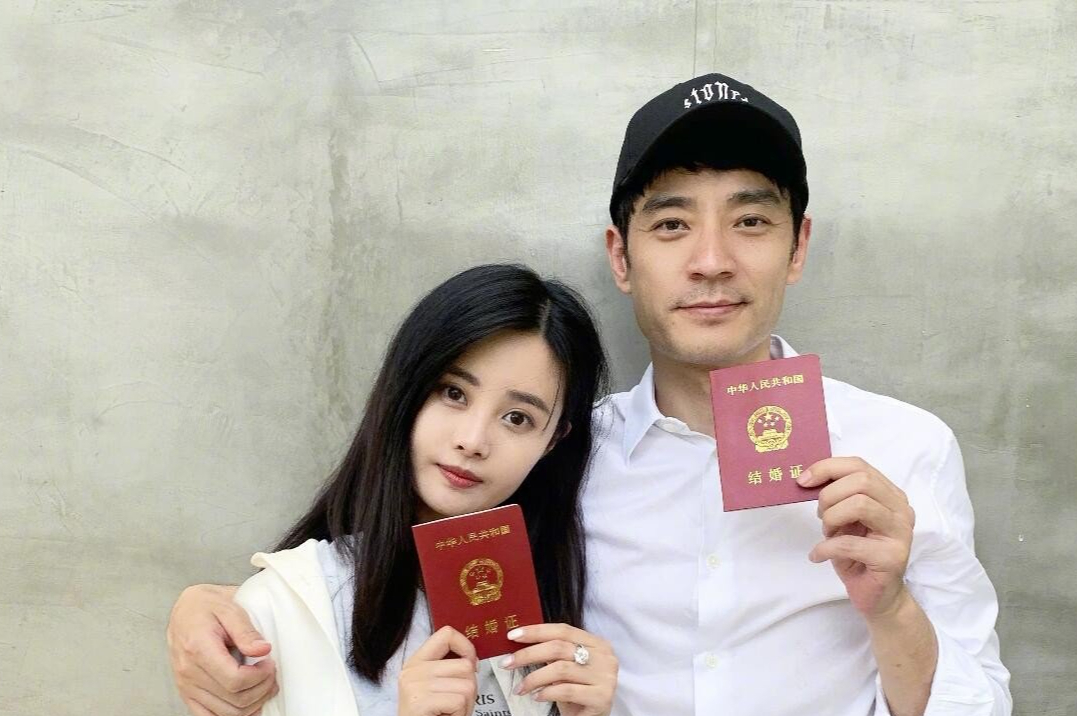 隋雨蒙李光洁晒一家三口生活照 儿子五官超像爸爸妈妈