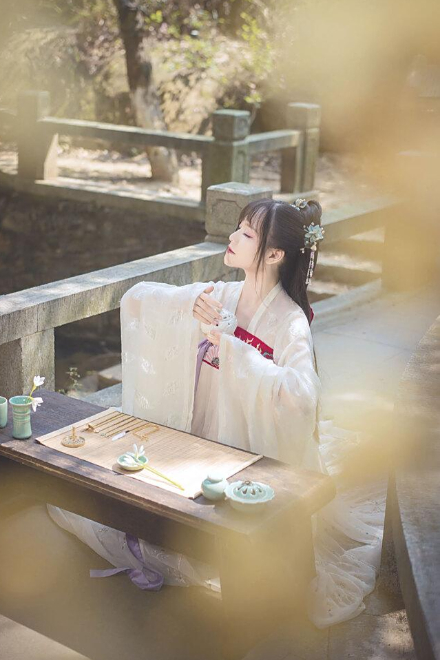 《我只是个作死女配》本想当佛系女配,却成了大佬的心尖宠!