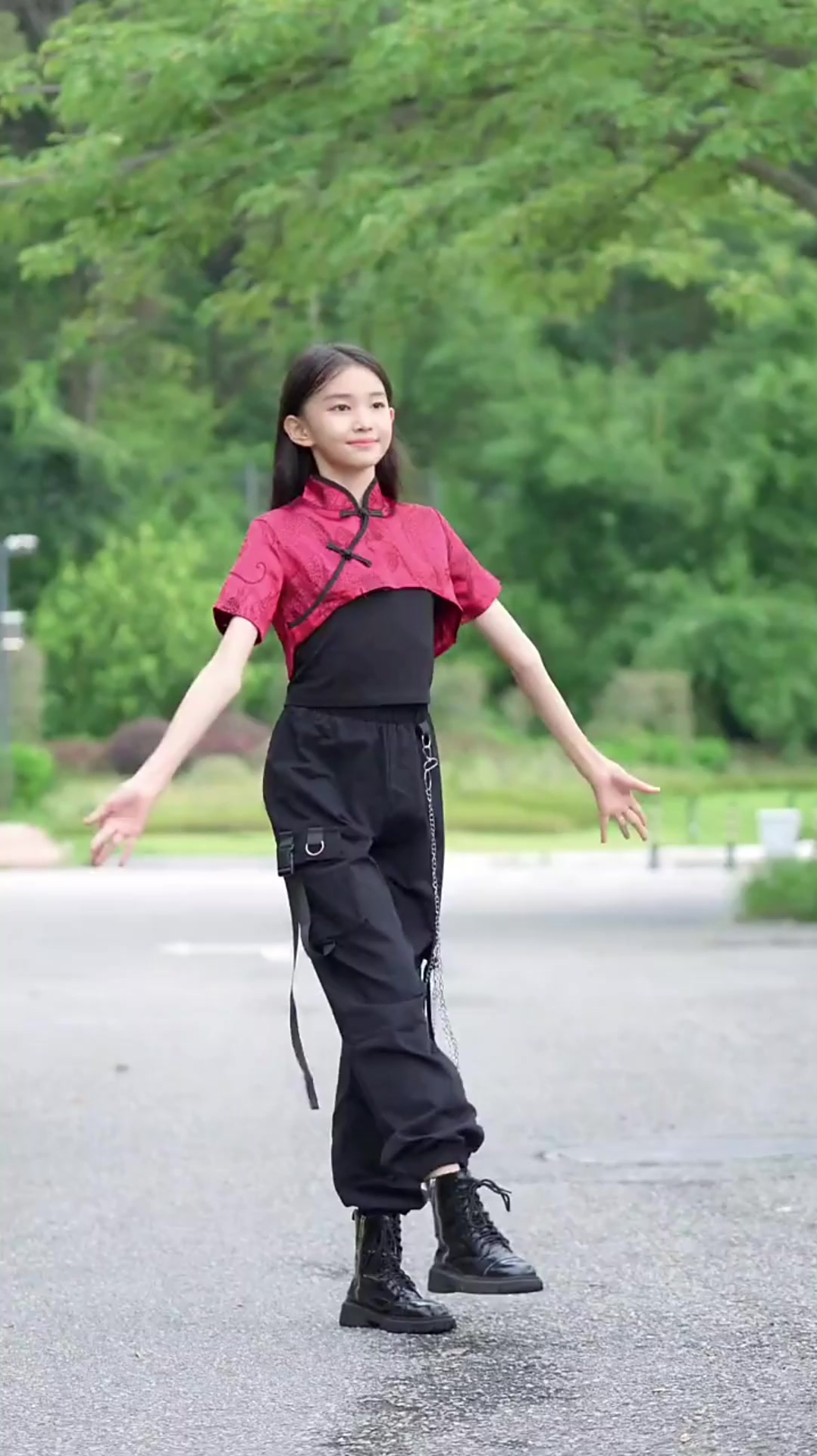 宋小睿跳霍元甲,这姿态是不是有一股大家闺秀风范,这才适合她-度小视