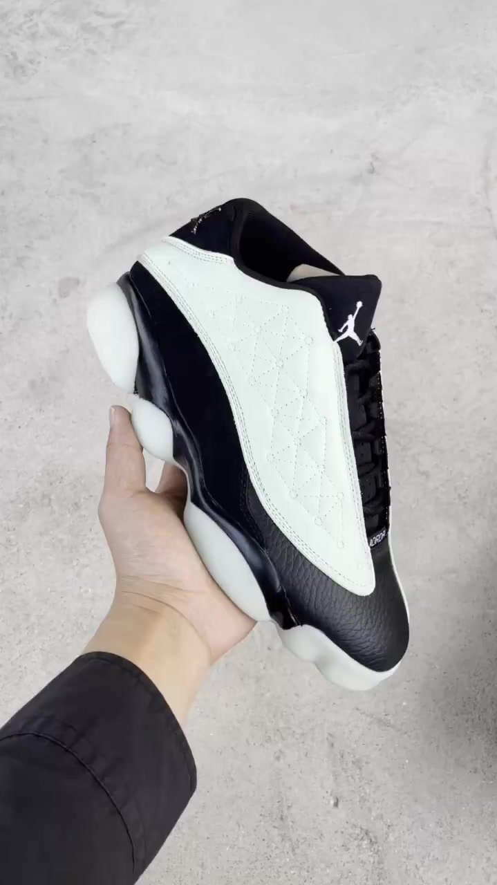 aj13乔丹夜光版熊猫运动鞋