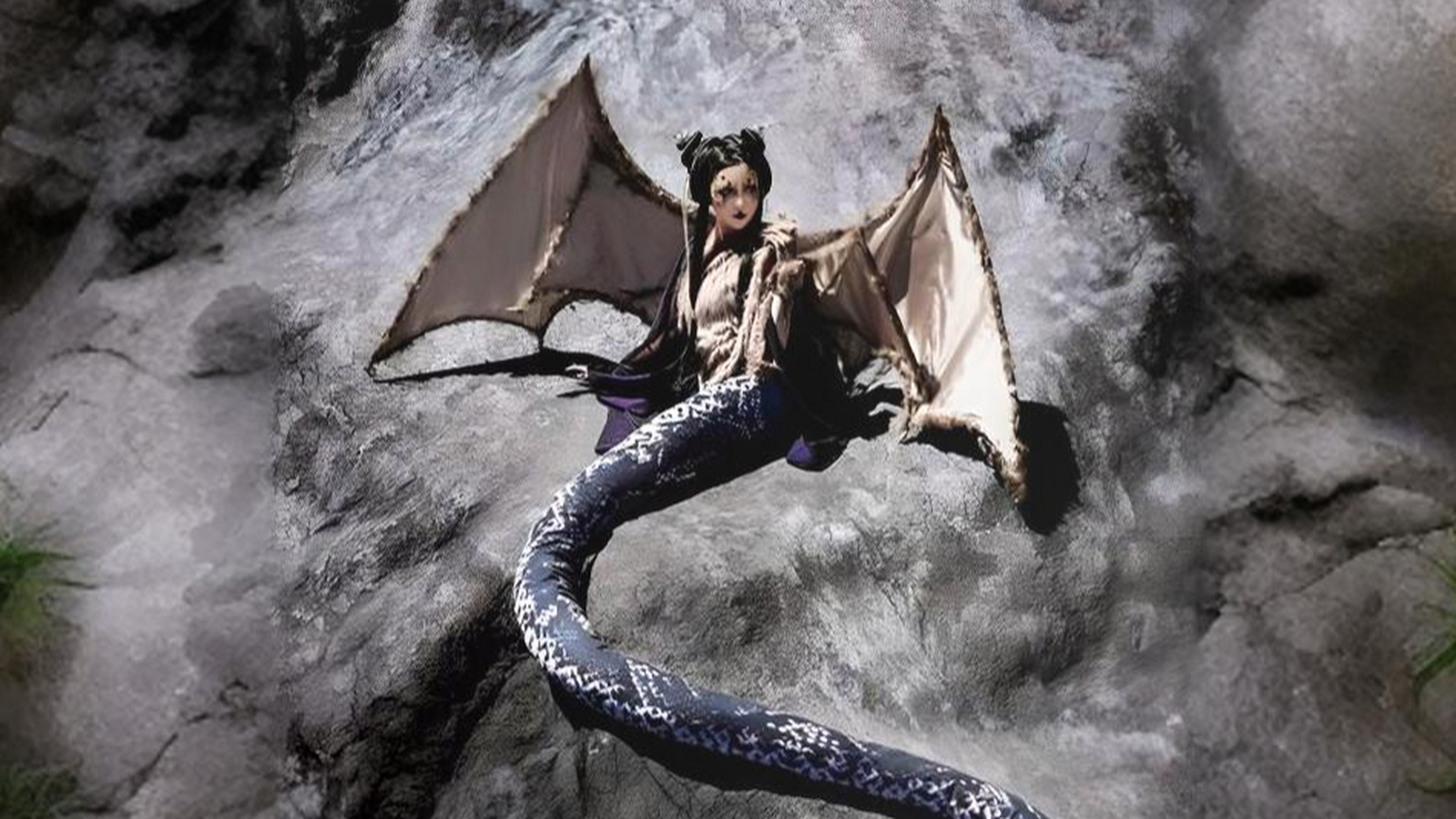 在《山海经》中,"化蛇"是一种神秘而引人入胜的生物,拥有变化能力和