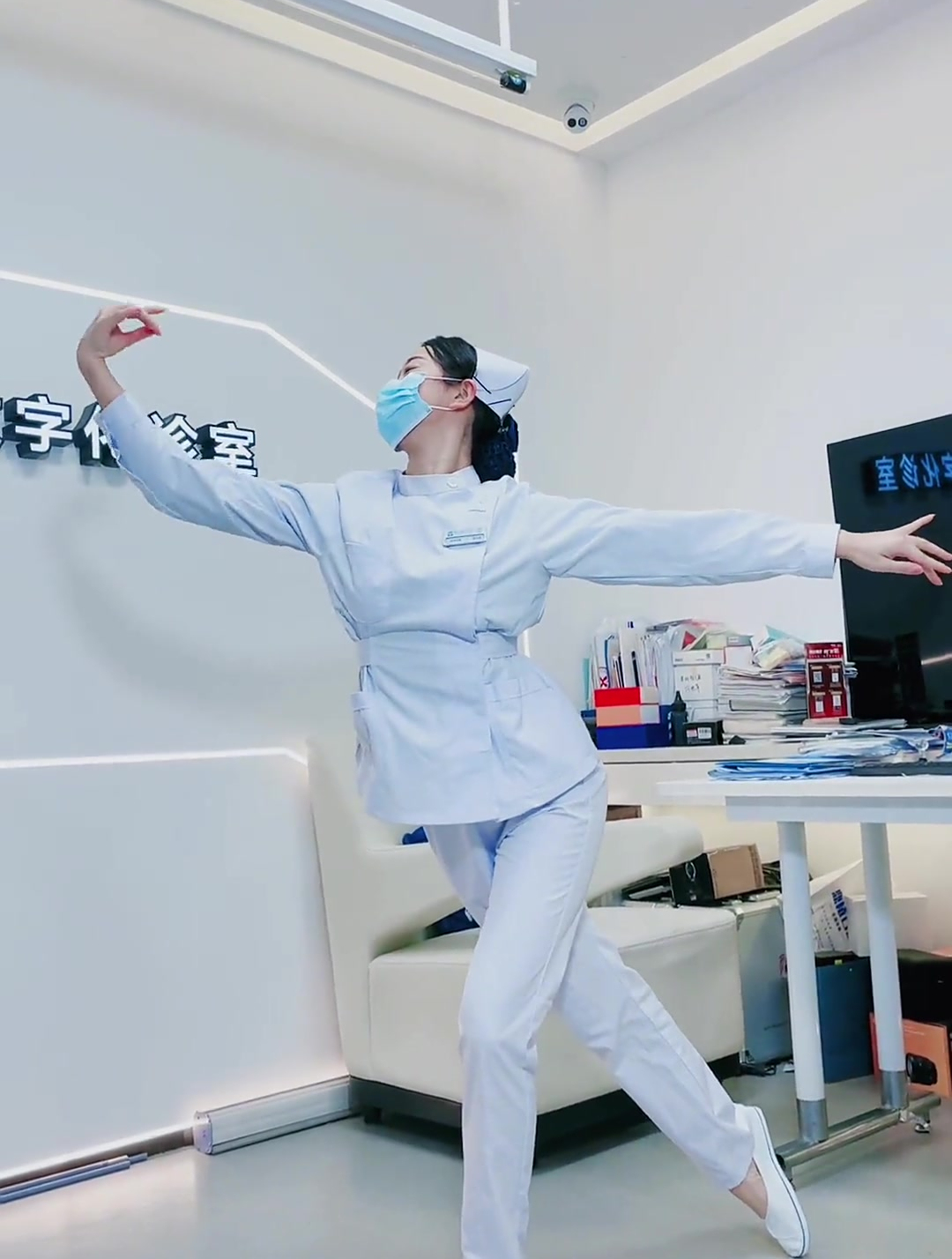 映山红 入戏中 护士跳舞