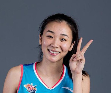 原国家队球员赵爽宣布加盟内蒙古女篮,给卫冕冠军牌面增添2变化