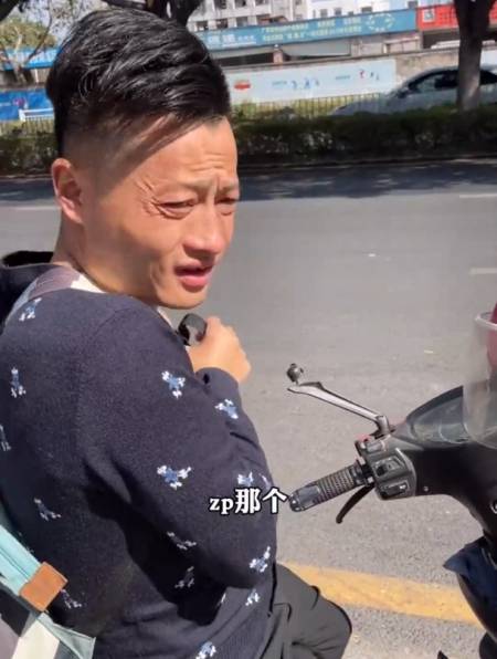 2022-07-100我是熊少267粉丝  关注虎鲸在水族馆表演才艺,每次跃起