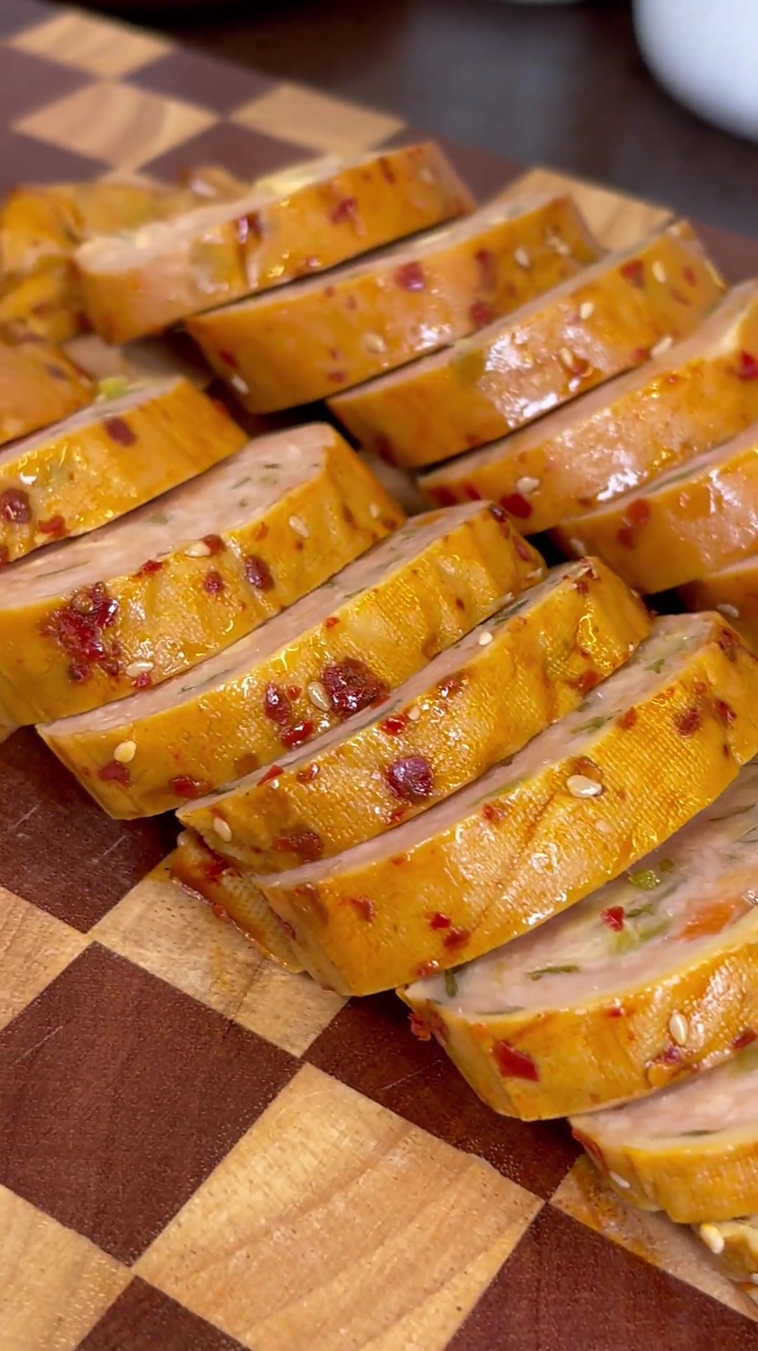 这个豆皮肉卷麻辣鲜香外面的豆皮特别劲道里面是鸡肉多吃没负担