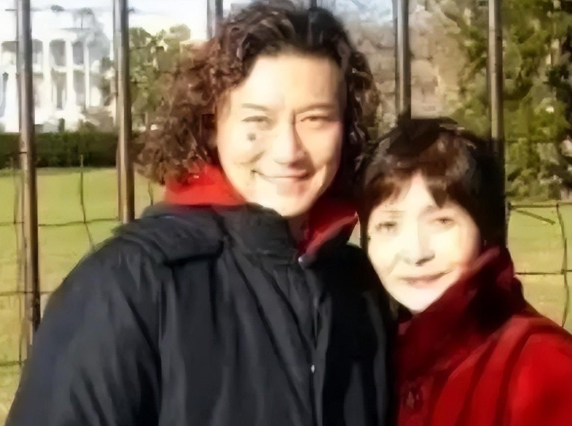 回顾南京男旦演员吴汝俊:娶大21岁日本妻子,曾与安倍夫人同游北京