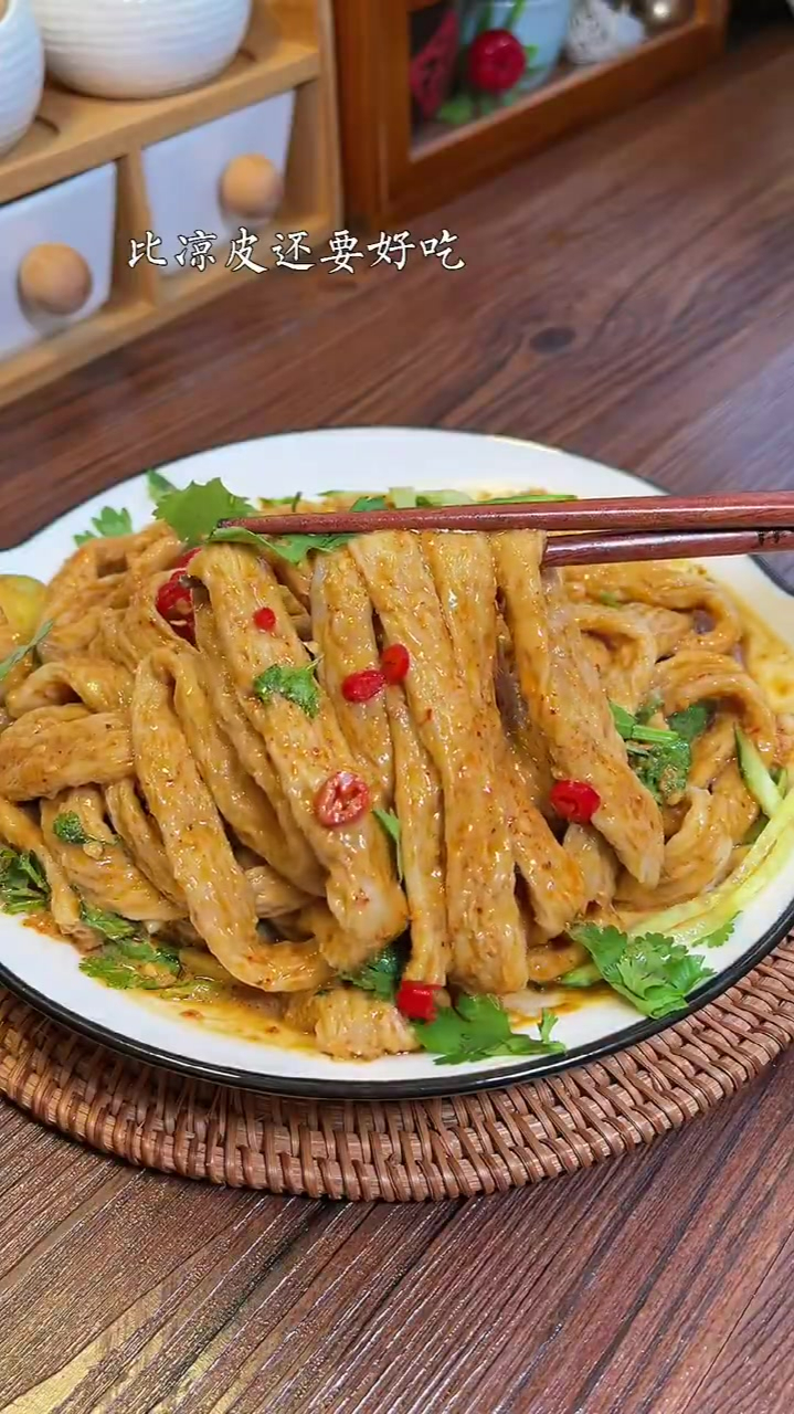 凉拌牛筋面听说这玩意比凉皮还好吃呢果然没骗我