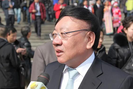 丹东富豪王文良:坐拥丹东港身家130亿,因欠667亿"遁逃"美国