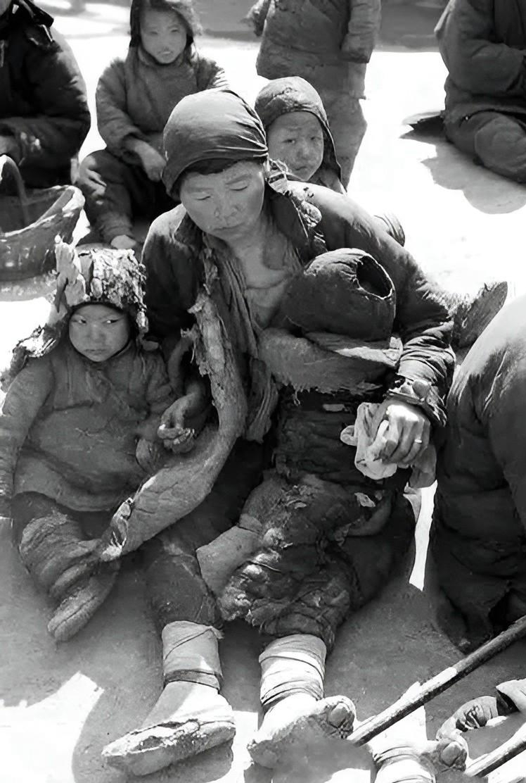 万恶的旧社会!1942年河南大饥荒真实场面,比电影里残酷十倍