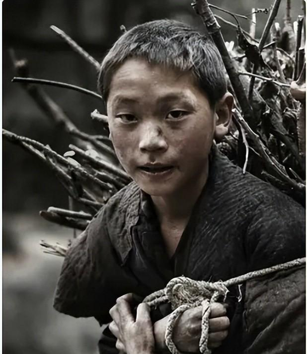 无意之中看到了一则报道,也就此开始了一段她和这位贫穷学生的"孽缘"