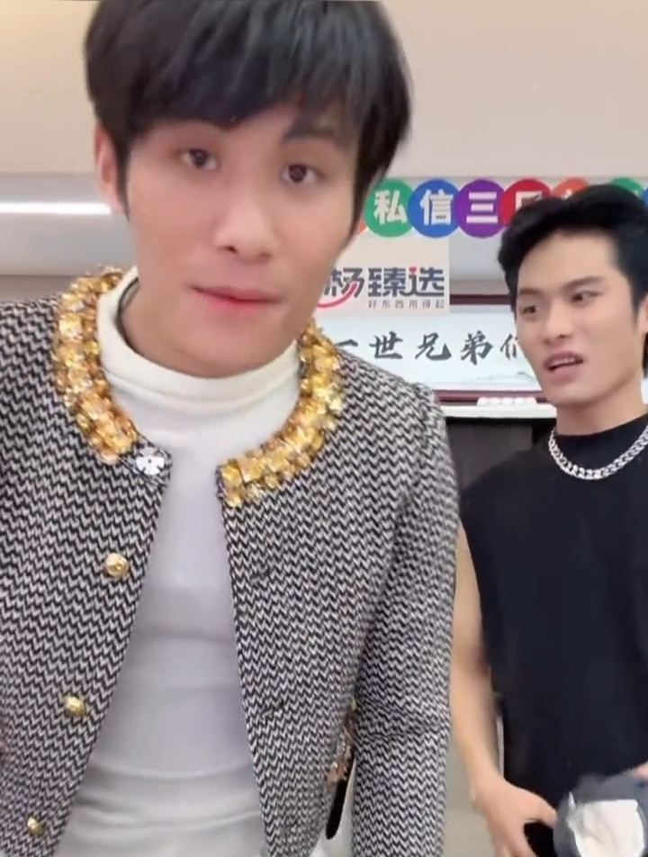 大杨哥小杨哥在直播间疯狂搞事,乔妹:欲哭无泪