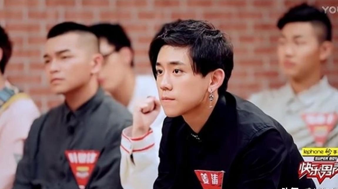 喜提微博热搜:香港顶流姜涛,当地娱媒关注内地网友评论