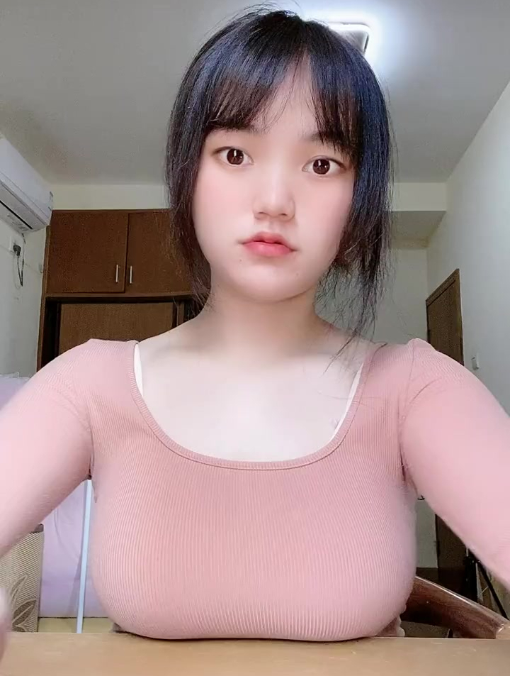 慢动作的撩头发