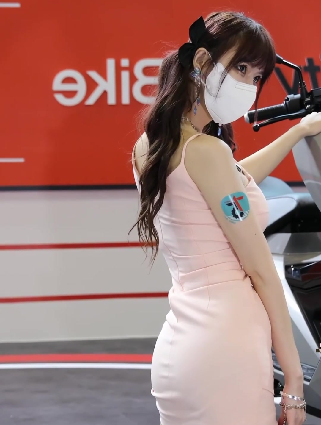 赛车模特闵汉娜,精彩视频第7弹,精致容颜婀娜身姿,魅力十足-度小视