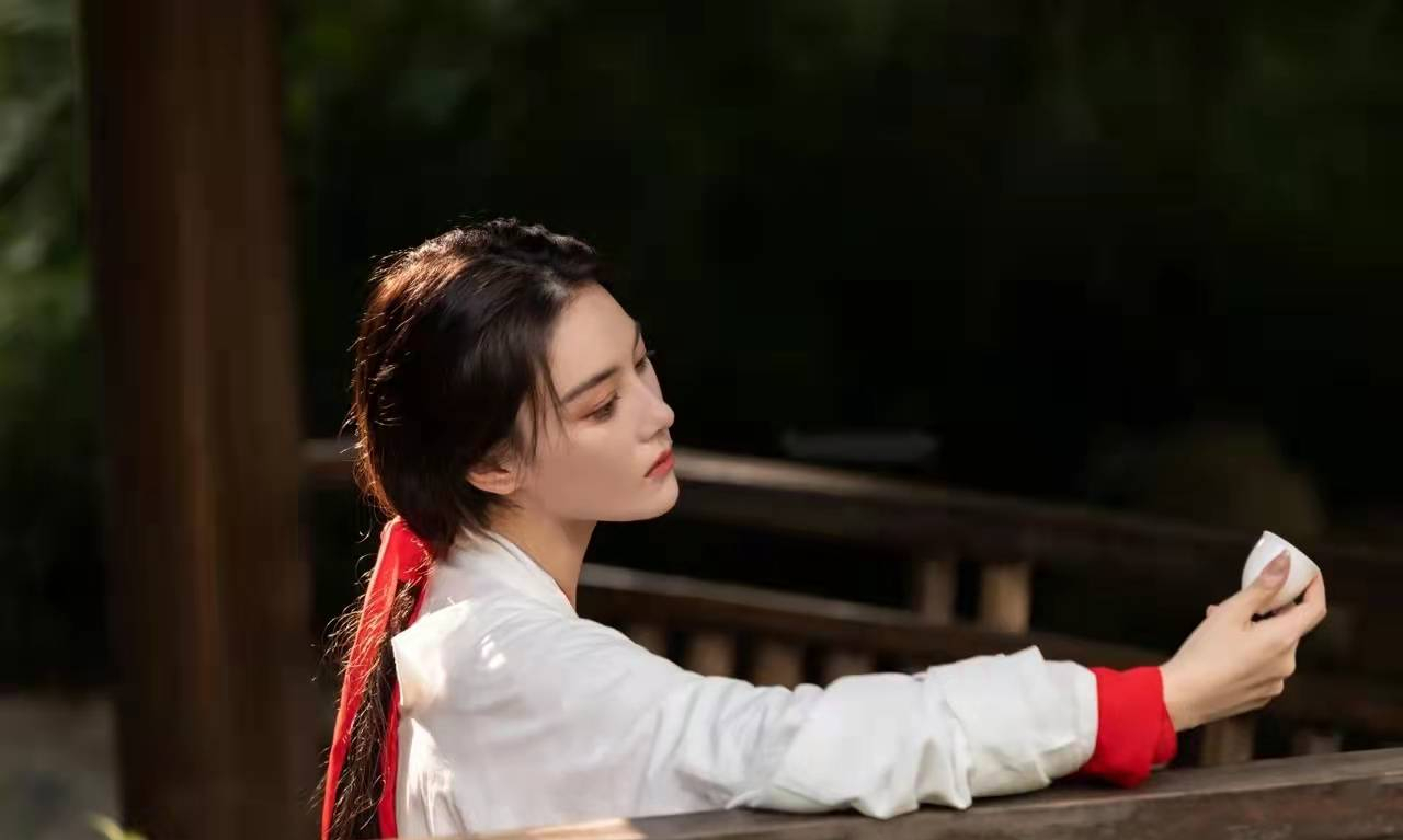 张馨予真的太适合穿汉服了!求姐姐多穿汉服!