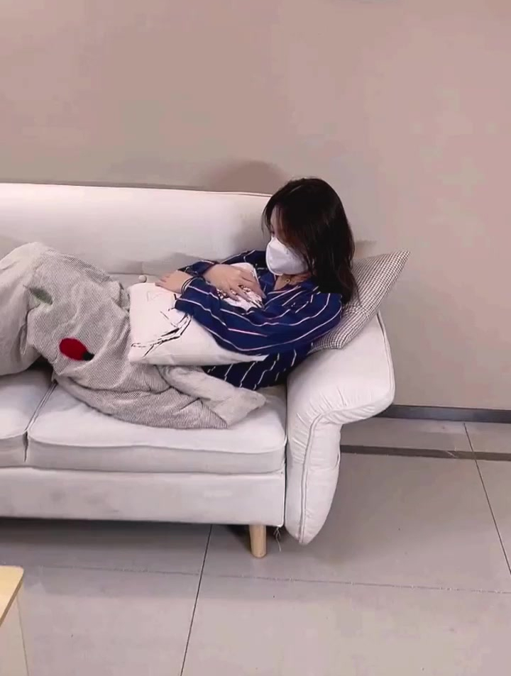 美女姐姐肚子不舒服,难道这玩意传染,差点就误会了-度小视