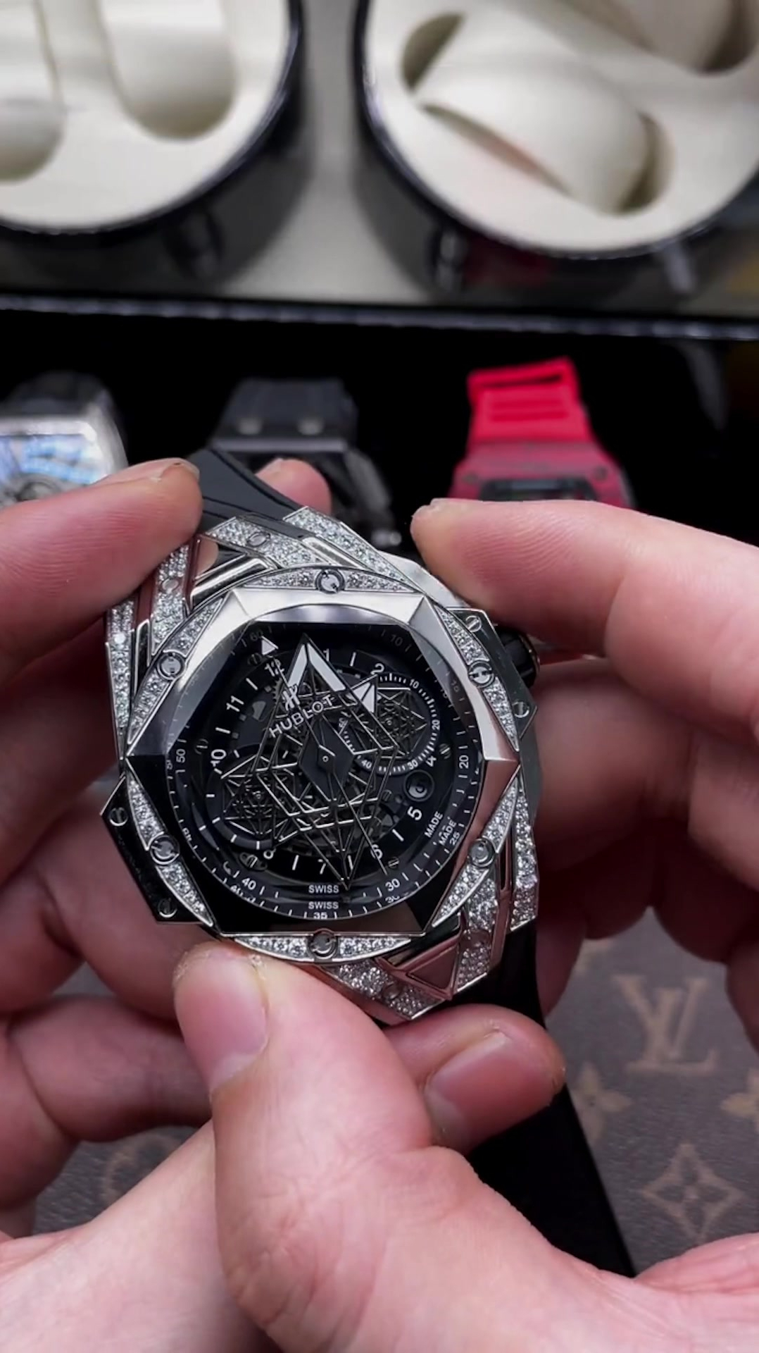 宇舶恒宝刺青二代,机械感十足,把"纹身"戴在手腕上-度小视