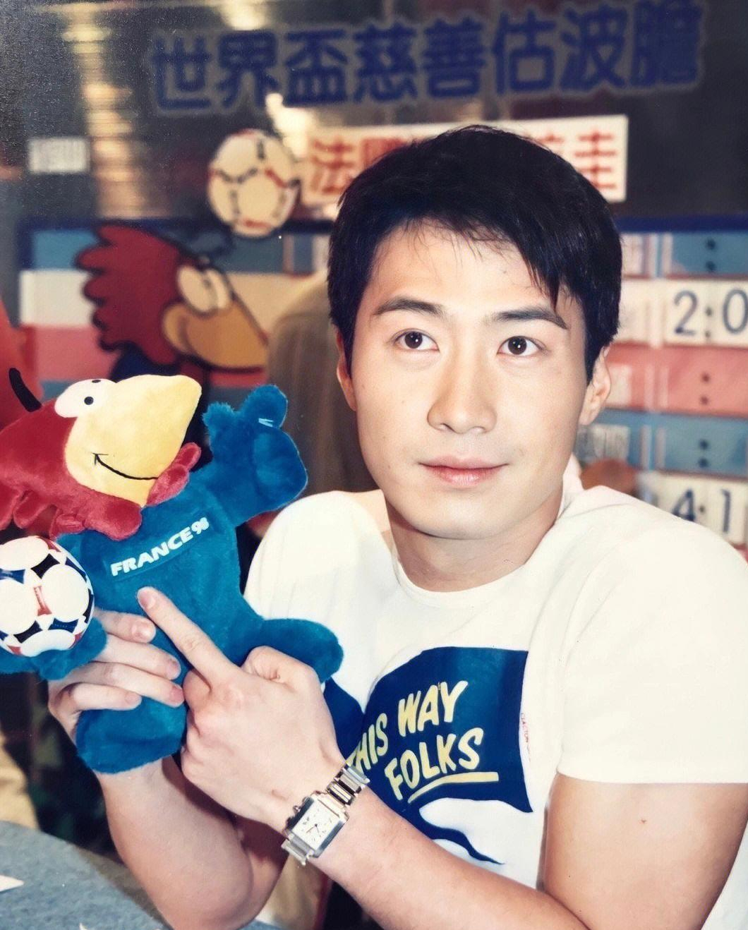 黎明,低调投身慈善,最早拿到联合国护照的华人