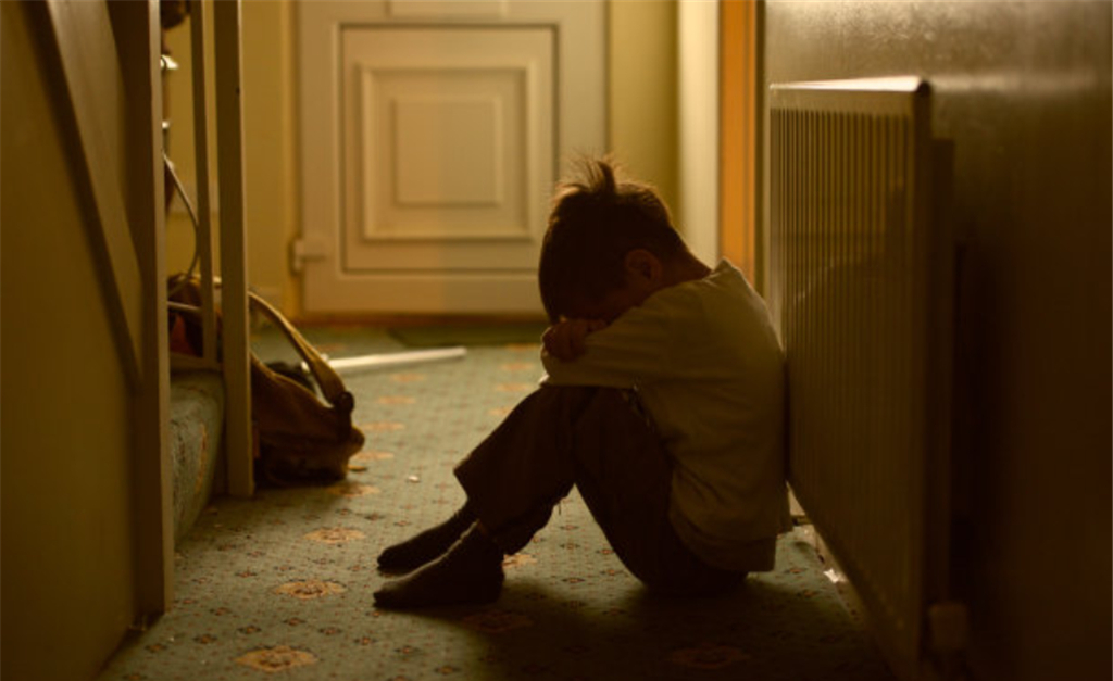 孩子性格孤僻怎么办?父母别急!这3招可改善,还孩子阳光自信