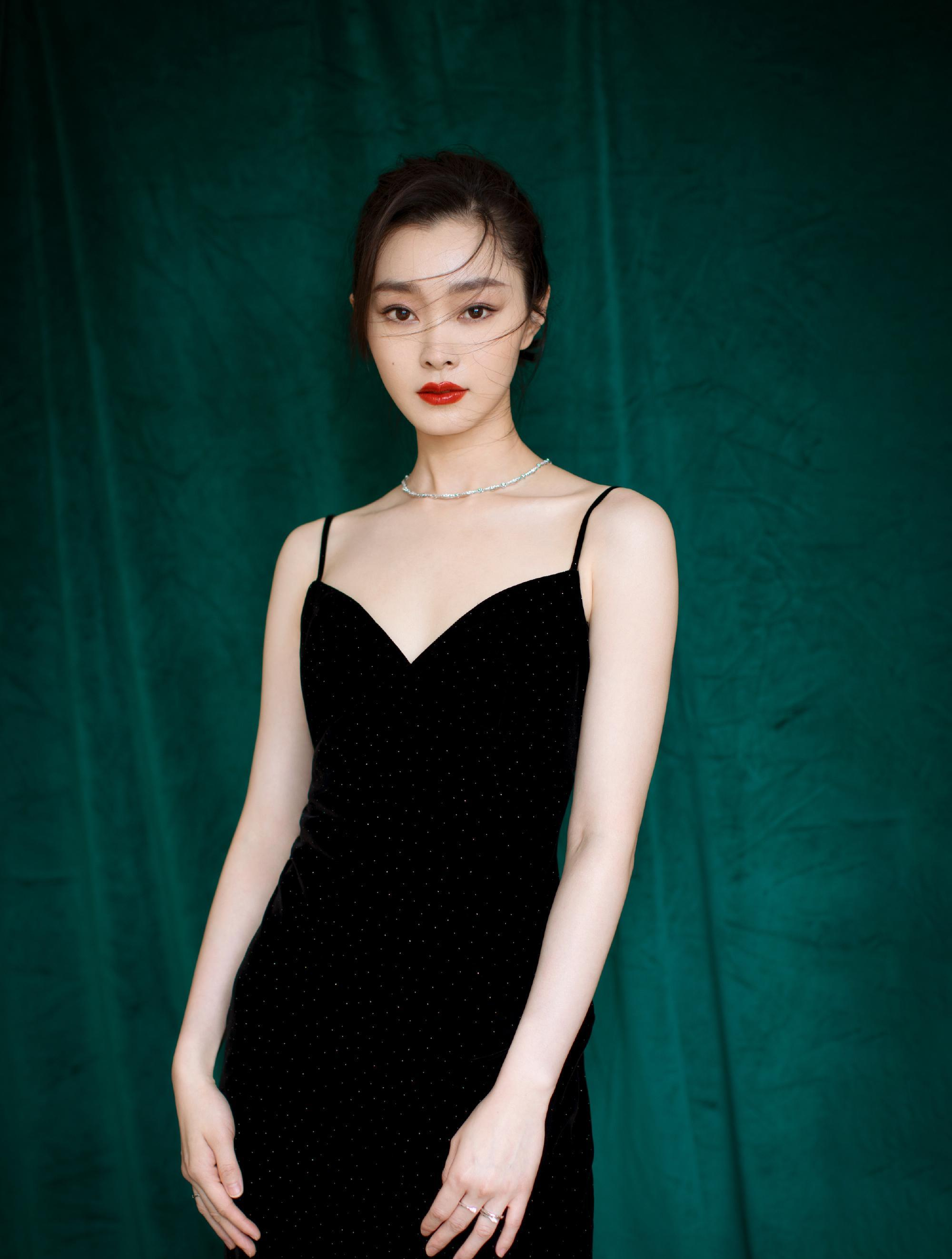 龅牙珍是怎样被星爷选中的?看到真实照片后:确定不是王祖贤?3-度小视